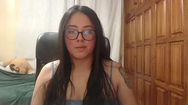 Snapshot of Venus_cat_ chatting on 05-25-26, 10:52 Venus cat online show from 05-25-26, 10:52