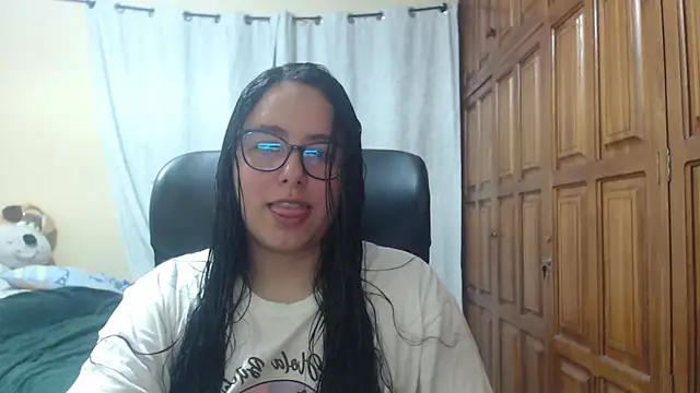 Venus cat  online show from 04-12-26, 01:42