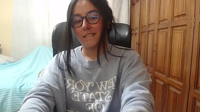 Snapshot of Venus_cat_ chatting on 06-07-26, 04:12 Venus cat online show from 06-07-26, 04:12