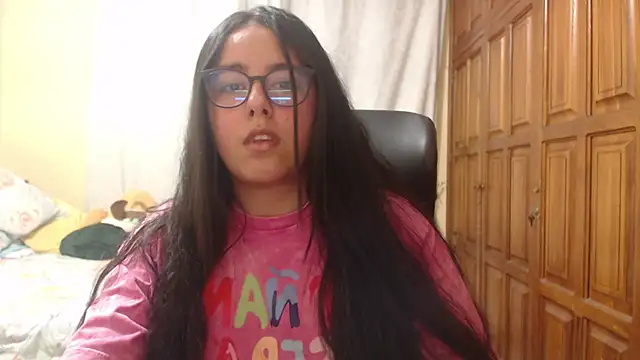 Snapshot of Venus_cat_ chatting on 05-18-26, 02:55 Venus cat online show from 05-18-26, 02:55
