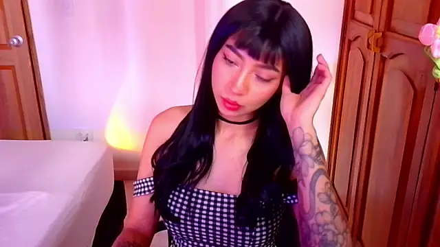 emma web  online show from 11-12-25, 03:38