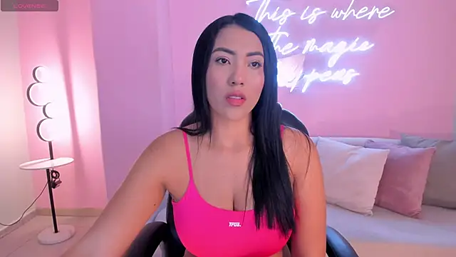 Snapshot of NatalieLewis chatting on 04-22-26, 11:50 NatalieLewis online show from 04-22-26, 11:50