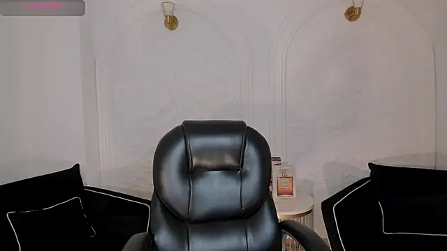 Snapshot of NatalieLewis chatting on 06-19-26, 12:00 NatalieLewis online show from 06-19-26, 12:00