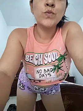 Snapshot of LindaSalo33 chatting on 10-05-25, 05:58 LindaSalo33 online show from 10-05-25, 05:58