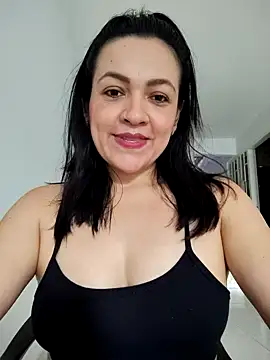Snapshot of LindaSalo33 chatting on 10-16-25, 07:44 LindaSalo33 online show from 10-16-25, 07:44