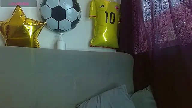Snapshot of JuliethaFox chatting on 07-04-26, 04:55 JuliethaFox online show from 07-04-26, 04:55