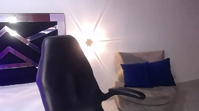 Snapshot of CataleyaMoonroe chatting on 10-08-25, 03:24 CataleyaMoonroe online show from 10-08-25, 03:24