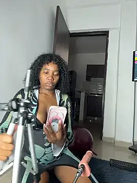 MerliaSsomer online show from 10-31-25, 01:41