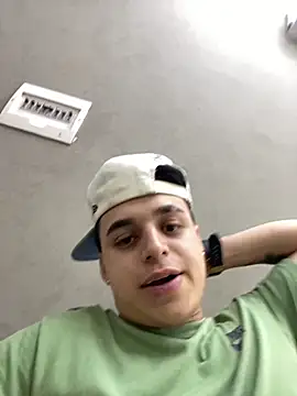 Snapshot of jeff2995_ chatting on 11-08-25, 09:18 jeff2995 online show from 11-08-25, 09:18