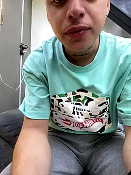 Snapshot of jeff2995_ chatting on 12-15-25, 06:58 jeff2995 online show from 12-15-25, 06:58