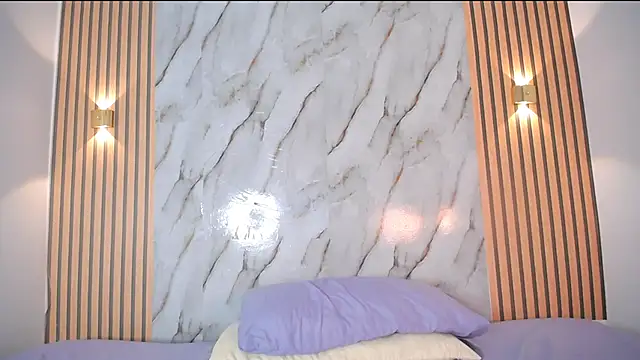 PiaGelvez online show from 12-19-25, 01:46