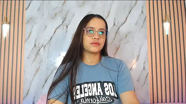 PiaGelvez online show from 11-26-25, 11:38