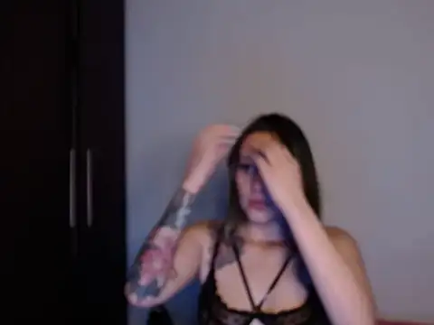 Snapshot of LV_MOONWOMAN chatting on 10-05-25, 12:18 LV MOONWOMAN online show from 10-05-25, 12:18