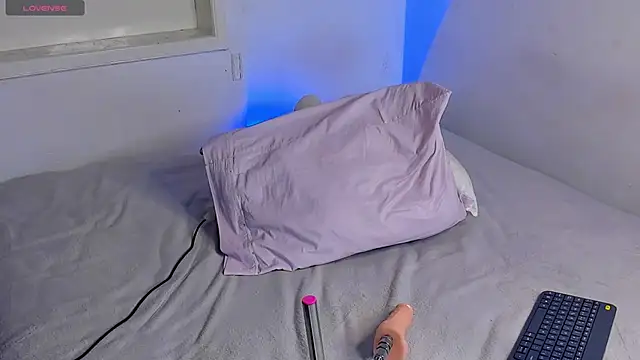 Alejarossi online show from 02-12-26, 04:07