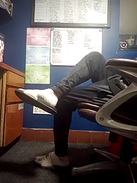 Snapshot of Curious9884 chatting on 11-12-25, 10:35 Curious9884 online show from 11-12-25, 10:35