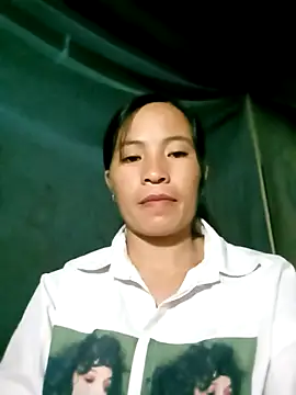 Snapshot of -Lauren- chatting on 10-07-25, 03:02 -Lauren- online show from 10-07-25, 03:02