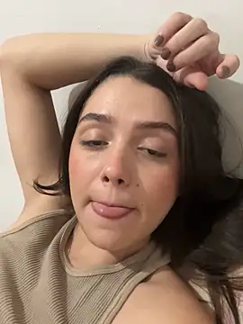 Snapshot of luiza_barcelos chatting on 10-17-25, 08:54 luiza barcelos online show from 10-17-25, 08:54