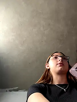 imariahot online show from 10-23-25, 05:00