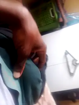 Snapshot of lefalamangmo chatting on 10-15-25, 10:34 lefalamangmo online show from 10-15-25, 10:34