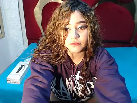 Snapshot of LevisMiaRs chatting on 10-08-25, 04:14 LevisMiaRs online show from 10-08-25, 04:14