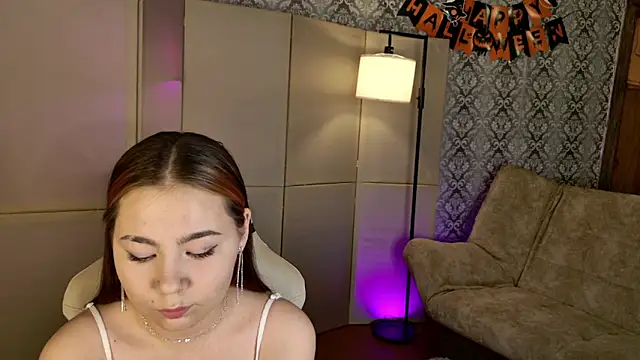 Snapshot of EmilyBlume chatting on 10-30-25, 07:00 EmilyBlume online show from 10-30-25, 07:00