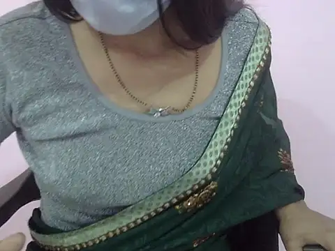 Snapshot of Laila_Cute chatting on 01-13-26, 04:49 Laila Cute online show from 01-13-26, 04:49