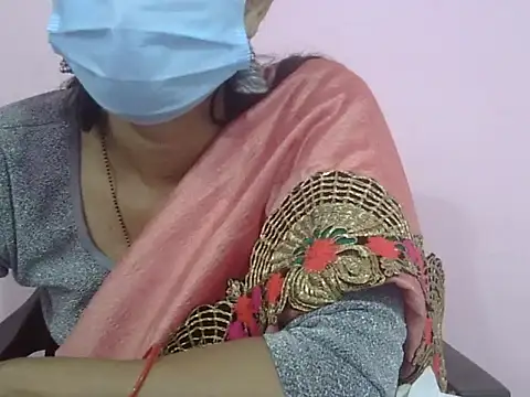 Snapshot of Laila_Cute chatting on 01-14-26, 04:38 Laila Cute online show from 01-14-26, 04:38