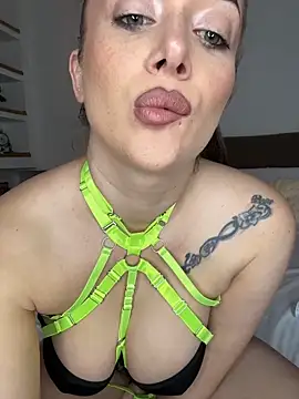 Snapshot of Malasantababy chatting on 02-09-26, 10:02 Malasantababy online show from 02-09-26, 10:02