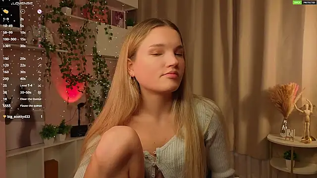 JulieLupo online show from 11-16-25, 06:07