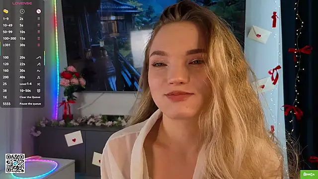 Snapshot of JulieLupo chatting on 03-03-26, 06:09 JulieLupo online show from 03-03-26, 06:09