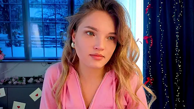 Snapshot of JulieLupo chatting on 02-22-26, 06:16 JulieLupo online show from 02-22-26, 06:16