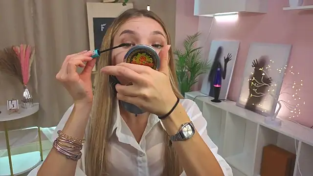 JulieLupo online show from 10-12-25, 06:15