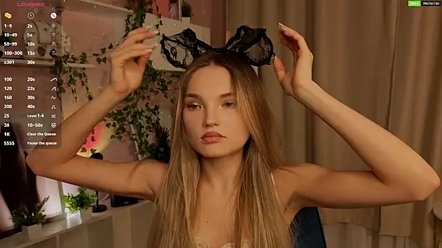 JulieLupo online show from 11-30-25, 06:03