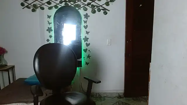Ebony luna online show from 04-30-26, 12:45