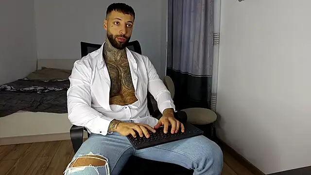 MasculineGuy99 online show from 11-05-25, 07:00