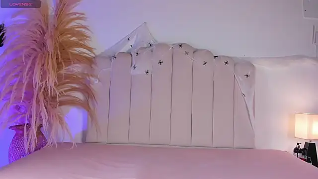 Thiago Connor21 online show from 10-31-25, 05:42