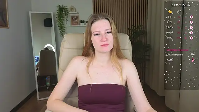 Snapshot of travelerrrr chatting on 10-13-25, 02:13 travelerrrr online show from 10-13-25, 02:13