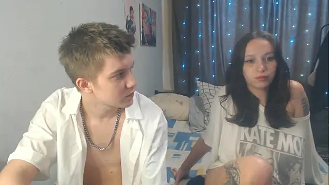 Snapshot of Mark_and_Wendy chatting on 06-19-26, 05:46 Mark and Wendy online show from 06-19-26, 05:46