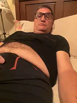 Snapshot of charleluff chatting on 10-01-25, 03:16 charleluff online show from 10-01-25, 03:16