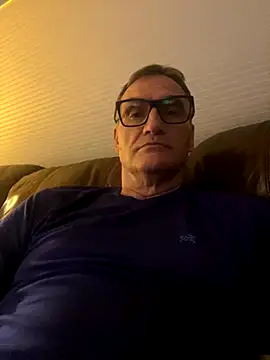 Snapshot of charleluff chatting on 10-04-25, 01:29 charleluff online show from 10-04-25, 01:29