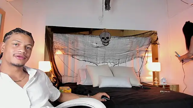 Latin Pleasures online show from 10-17-25, 07:26