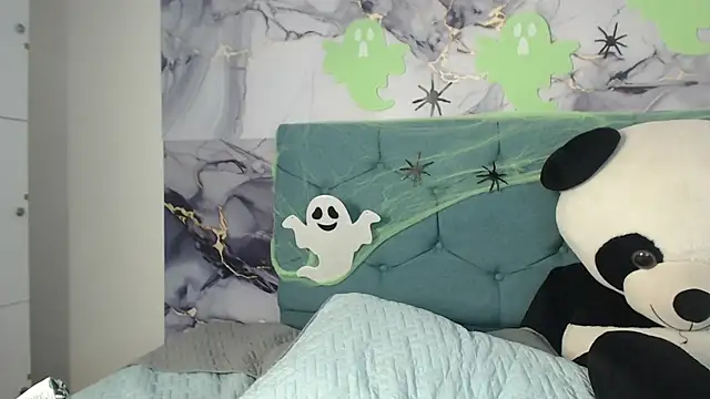 Haileysmittt  online show from 10-23-25, 05:55