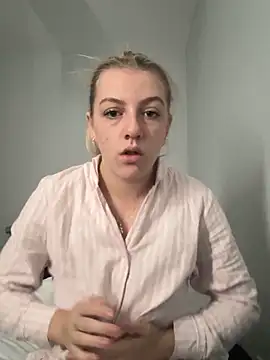 Snapshot of LucyLowbb chatting on 10-05-25, 08:16 LucyLowbb online show from 10-05-25, 08:16