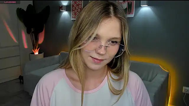 linakorvin online show from 10-20-25, 01:33