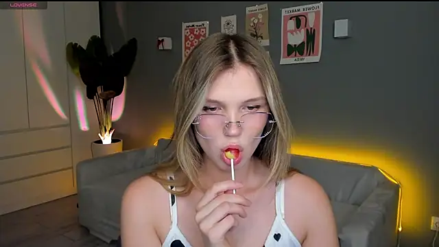 linakorvin online show from 10-22-25, 01:32