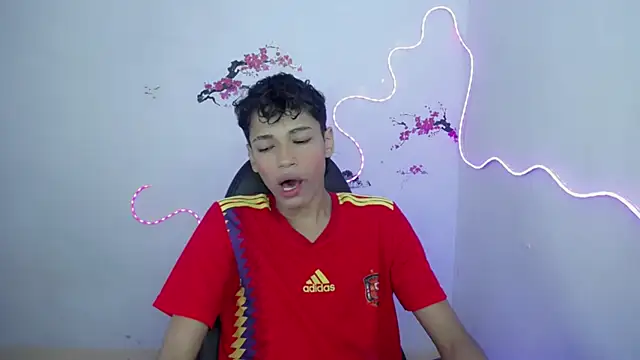 Im david02 online show from 11-21-25, 12:48