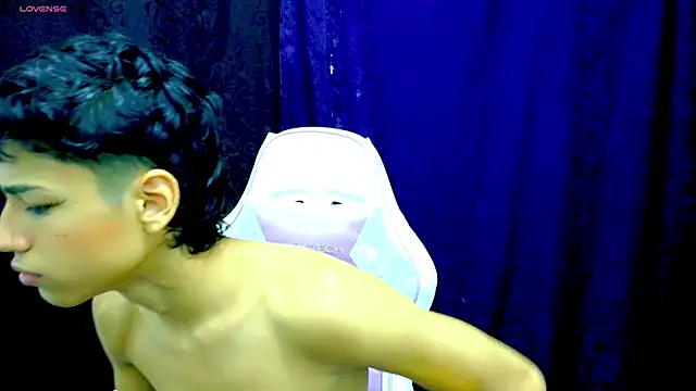 Im david02 online show from 11-11-25, 02:12