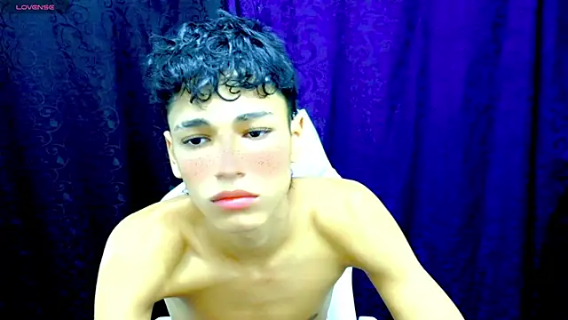 Im david02 online show from 11-12-25, 01:15