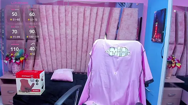 sarah sweett  online show from 03-25-26, 01:43