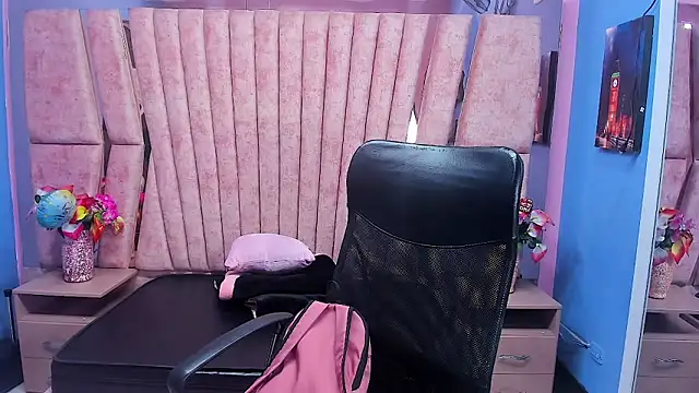 sarah sweett  online show from 02-11-26, 02:50